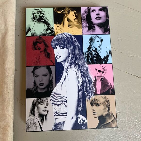Taylor Swift The Eras Tour cream Tote bag and 10 postcards in a box - Picture 6 of 9